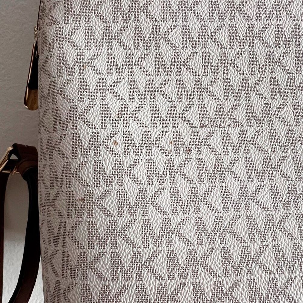 Michael Kors Emmy Large Backpack Signature Vanilla Acorn - Picture 3 of 7